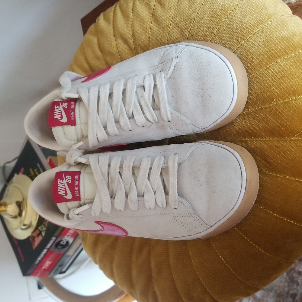 Shoes - Picture 2 of 8